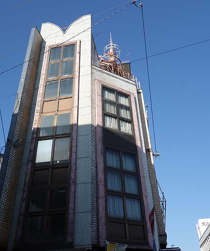 滋賀県に東京タワーのまがいものがあるって？「長浜タワー」（滋賀長浜）珍建築