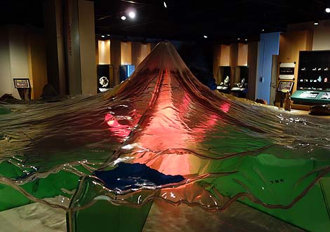 恐竜がいる！道の駅にある無料の博物館「なるさわ富士山博物館 鉱石ミュージアム」（山梨鳴沢村）