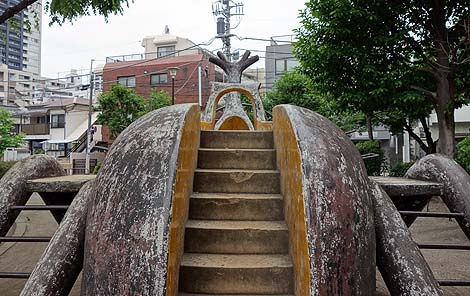 西巣鴨公園 カブトムシすべり台（東京大塚）懐かしき公園遊具の世界