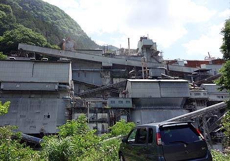 山奥に突如現れる真っ白な要塞♪「奥多摩工業氷川工場」（東京奥多摩町）工場風景