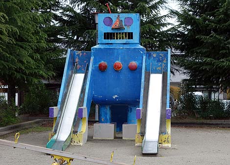 ロボットがいてます！田井庄池公園（奈良天理駅前）懐かしき公園遊具の世界