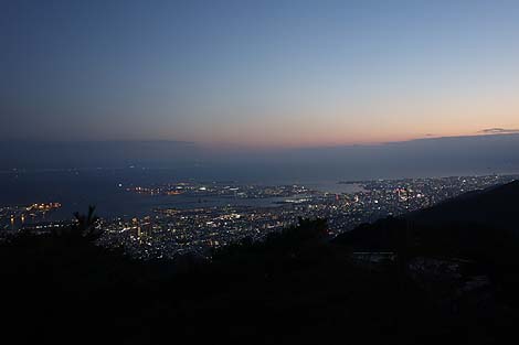 神戸六甲山の夜景「天覧台」（兵庫六甲山ケーブル山上駅展望台）