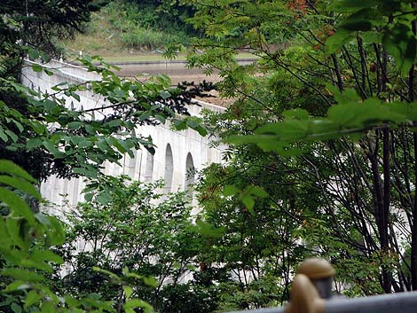 バットレスダムという珍しい形式のダム「笹流ダム」（北海道函館）