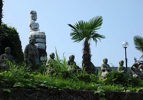 富山の山中に何百体も石像がなんで陳列？？「おおさわの石仏の森＆ふれあい石像の里」（富山市）