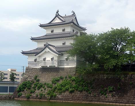 新潟県では唯一現存建築が存在する城址「新発田城」（新潟新発田）復元三階櫓