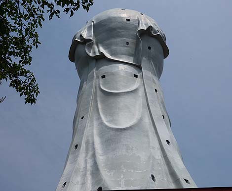高崎市のシンボル！高さ41.8mで昭和11年当時は東洋一の像であった「高崎白衣大観音」（群馬高崎）
