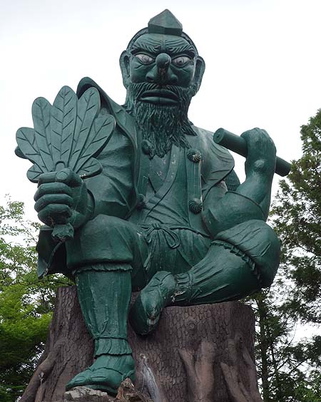 高さ12m日本一の天狗像がいる宗教施設「古井[こび]の天狗山」（岐阜美濃加茂）