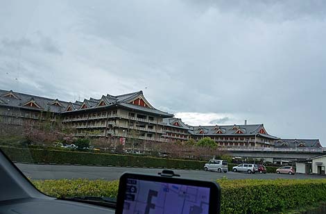 市全体が一つの宗教都市ってのも日本では珍しい「天理教協会本部」（奈良県天理市）
