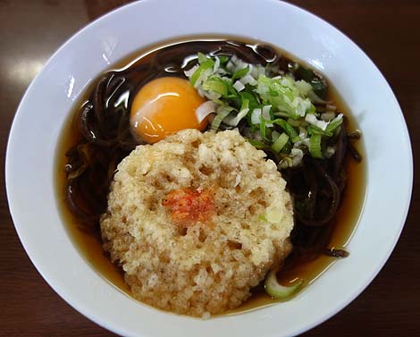 常盤軒（北海道JR音威子府駅）蕎麦も汁も真っ黒の非常に人気の高い駅そば