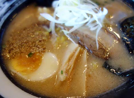 麺や 鶏恵 本店（北海道苫小牧）北海道旅最後の味噌ラーメンとチャーハンをセットで