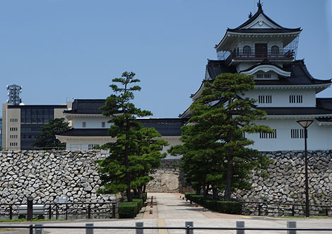 10万石級の大名の城の敷地としては非常に大規模「富山市郷土博物館［富山城］」（富山）模擬城
