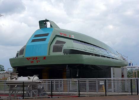 超電導電磁推進船ヤマト1（兵庫神戸メリケンパーク）実用化されなかったスクリュー不要の船